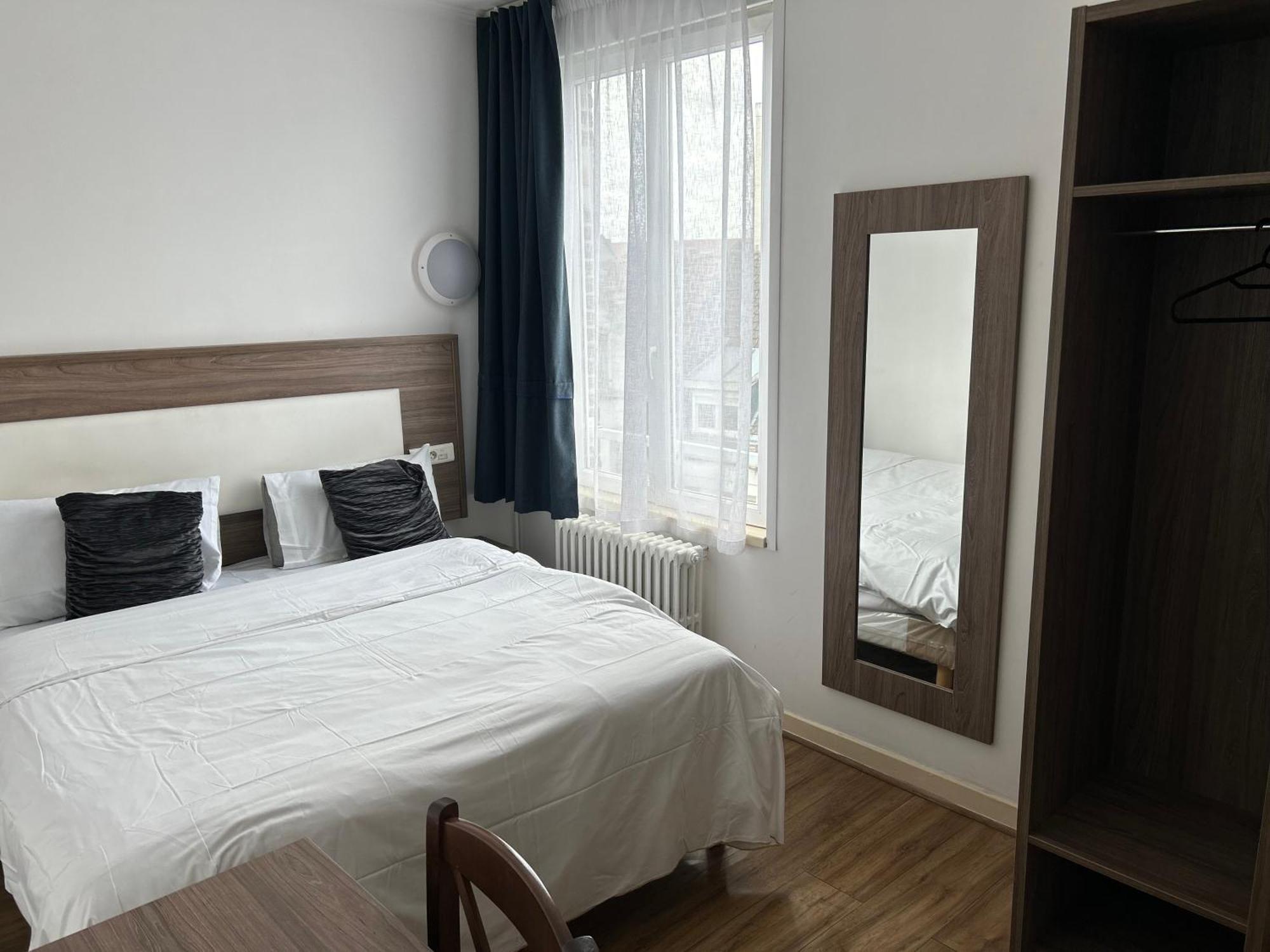 Le Clemenceau Hotel Et Appart'Hotel & Restaurant "Gare Sncf" Centre Ville Valenciennes Kültér fotó